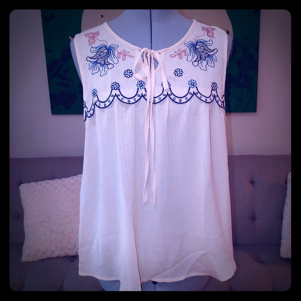 E Hanger M creamy embroidered flowy top NWT